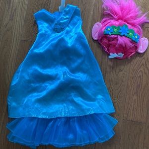 Poppy costume size (4-6)
